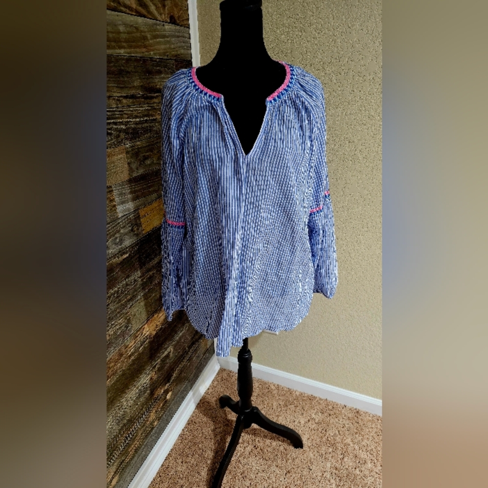 Lilly Pulitzer Lightweight top. Size L. EUC
